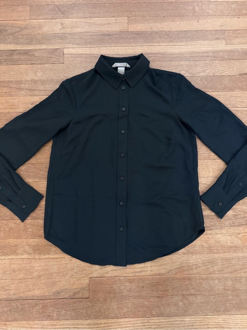 H&M Women's Dark Green Long Sleeve Button Up Shirt - Size 2
b5